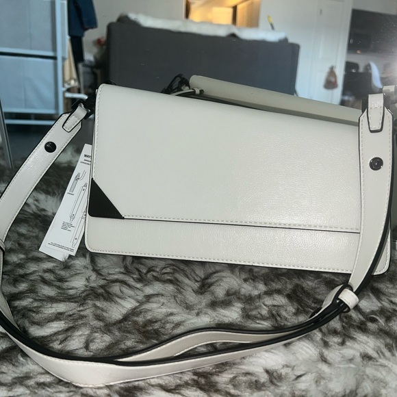 Never worn Calvin Klein purse, with adjustable strap, comes in a duffle bag. - Picture 2 of 6